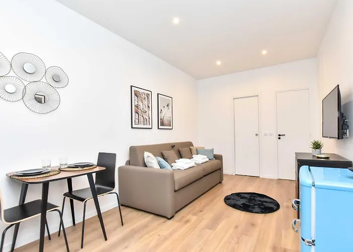 Charming - 2p- Center Of Musee Grevin パリ