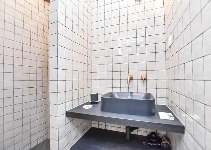 Charming - 2p- Center Of Musee Grevin