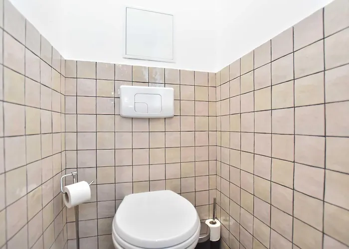 Charming - 2p- Center Of Musee Grevin *